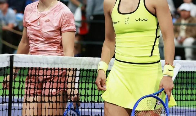 开云APP-郑钦文出局舆论又炸了！网友喊新教练下课，一姐罕见承认处于低谷