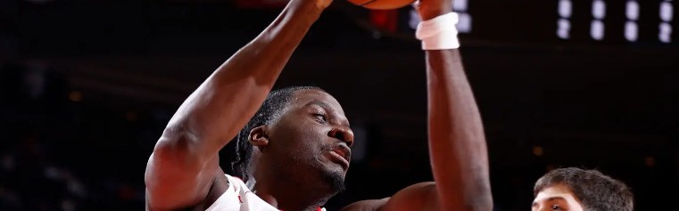 不肯好好用也不肯送走，火箭签下这位三旬中锋完全就是一种浪费？